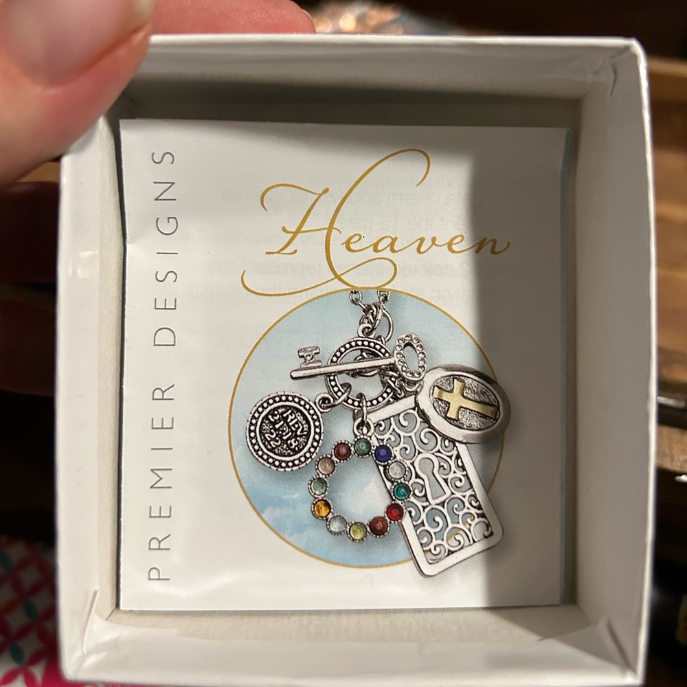 NWT Premier Designs Heaven Necklace